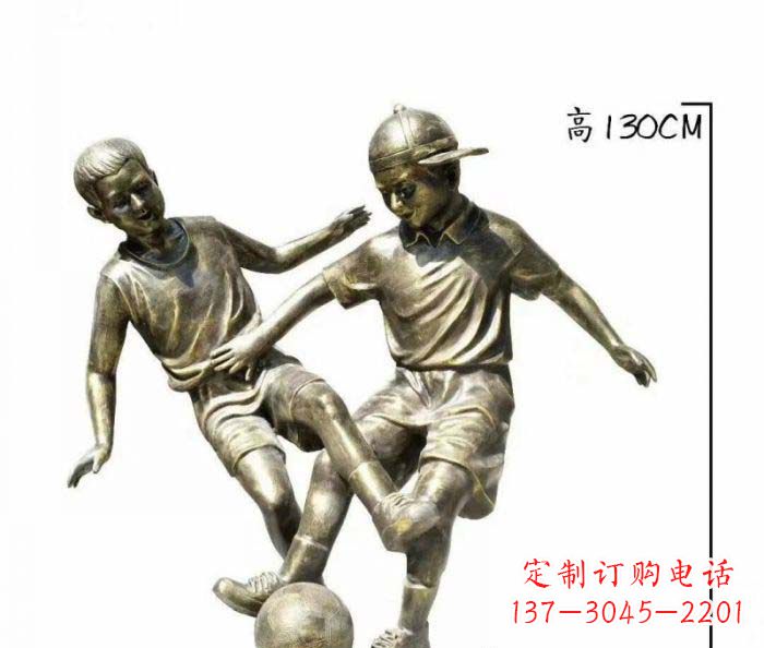 大连踢足球人物铜雕 (2)