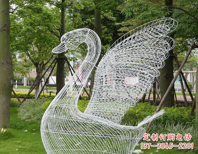 大连天鹅镂空不锈钢雕塑