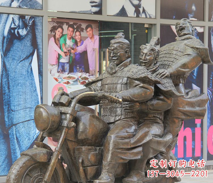 大连铜雕步行街骑摩托人物雕塑