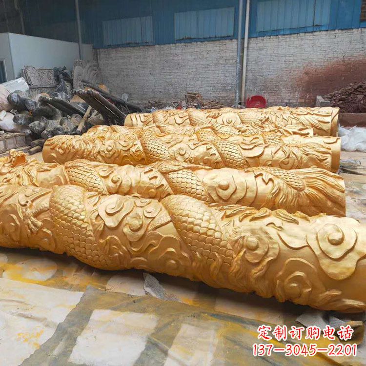 大连铜雕广场龙柱