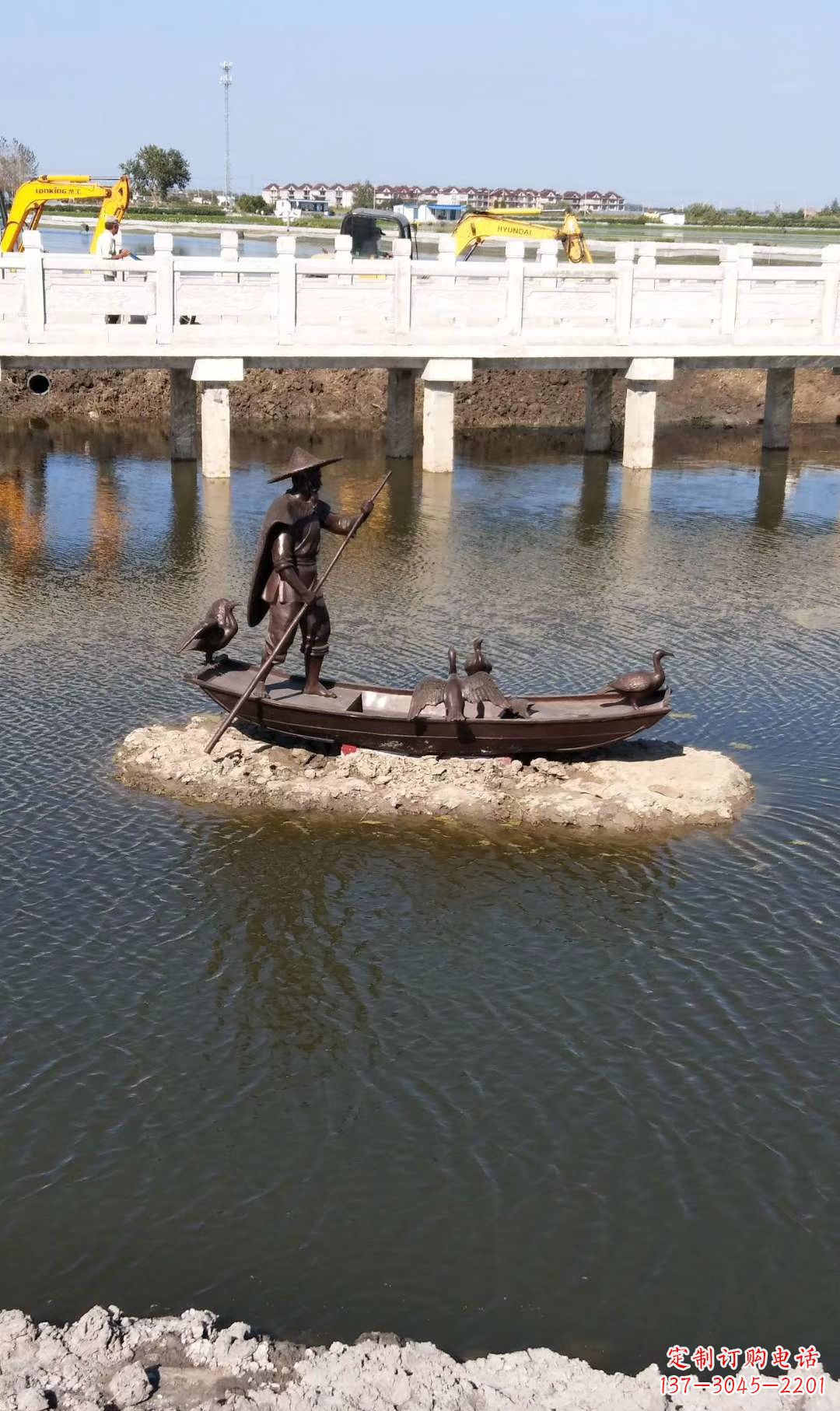 大连铜雕渔夫撑船打鱼雕塑 湖边景观雕塑