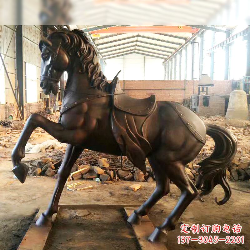 大连铜雕战马
