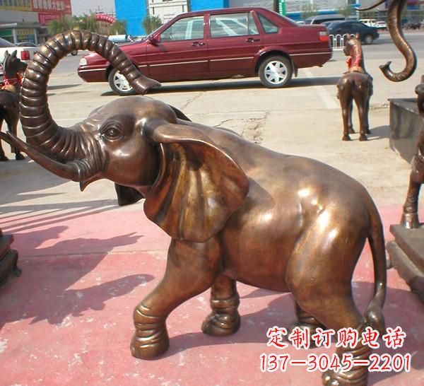 大连铜雕长鼻大象