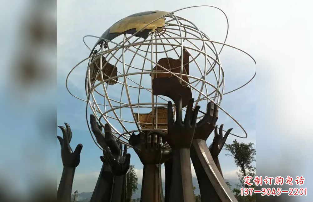大连托起地球不锈钢雕塑