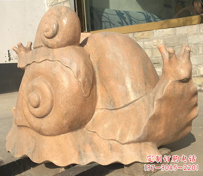 大连晚霞红大型蜗牛母子雕塑