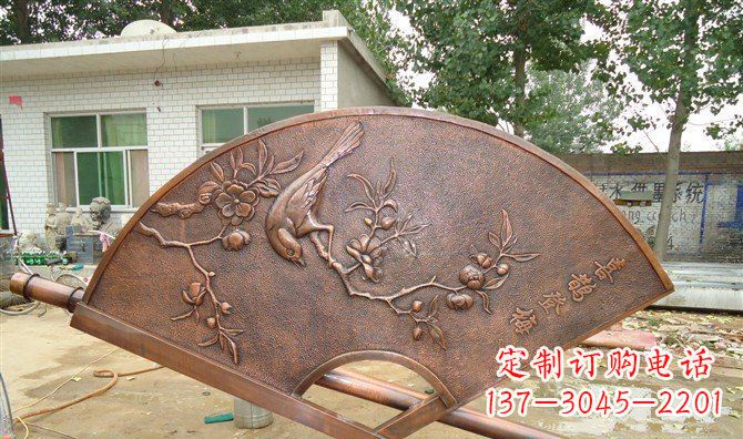 大连喜鹊登梅扇子景观铜浮雕