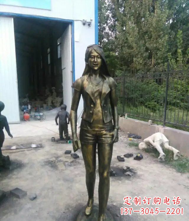 大连现代美女广场人物铜雕