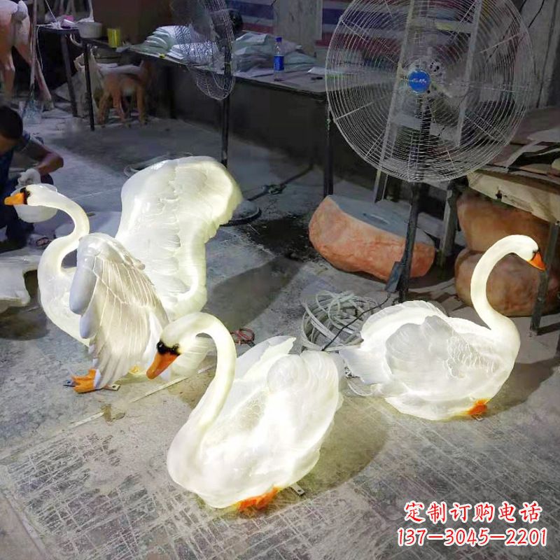 大连小区园林草坪发光天鹅景观雕塑摆件