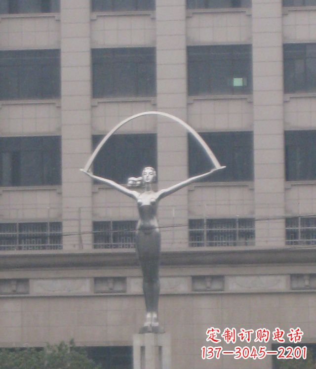 大连校园不锈钢女孩雕塑