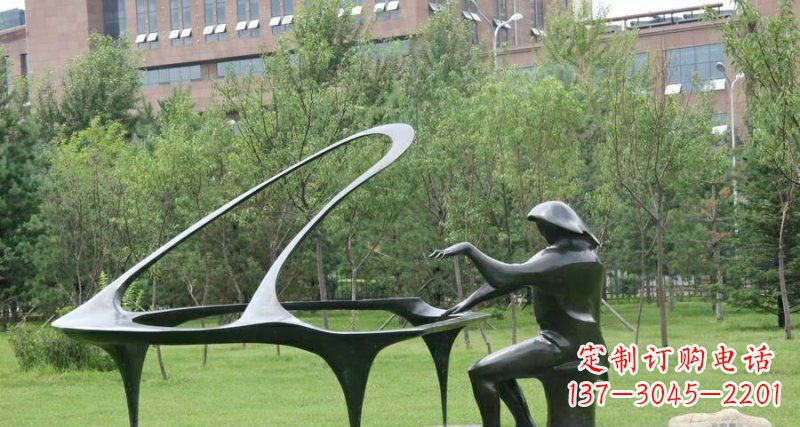 大连校园弹钢琴景观铜雕