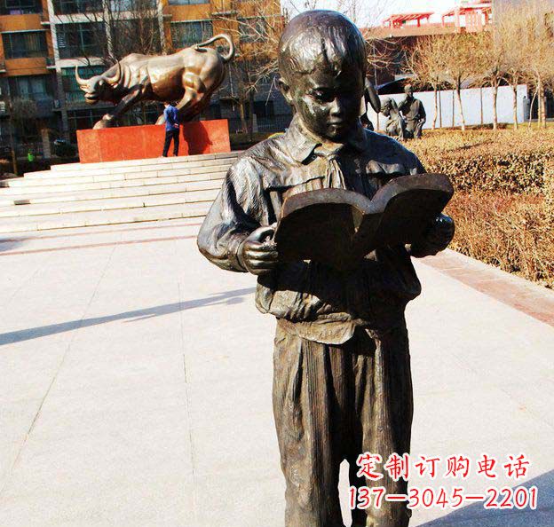 大连校园看书的小学生人物铜雕