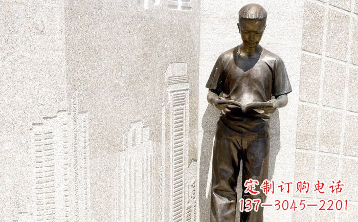 大连校园看书的学生人物铜雕