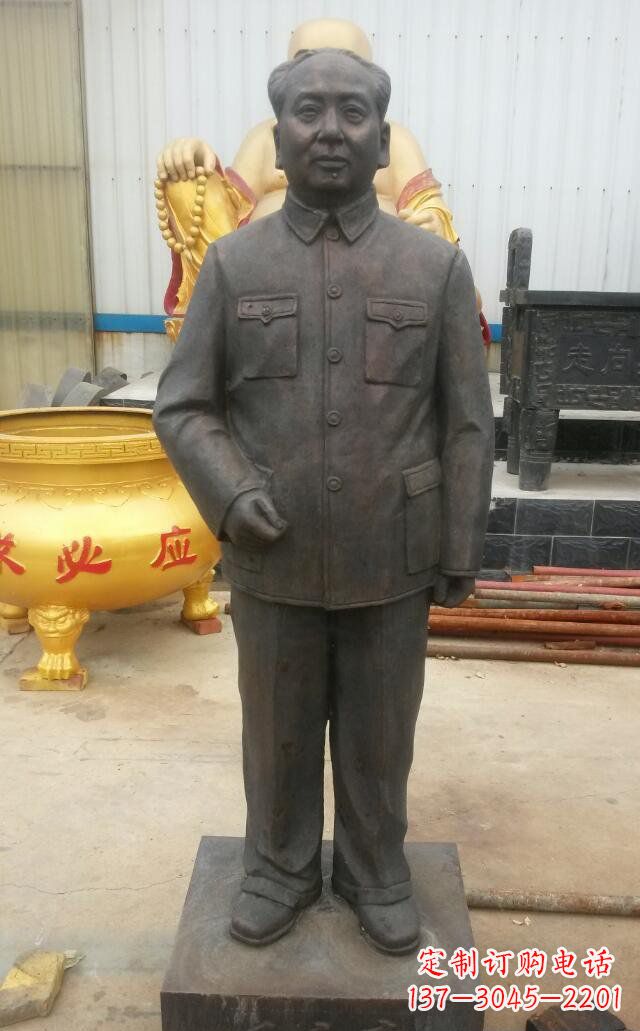 大连校园毛主席伟人铜雕