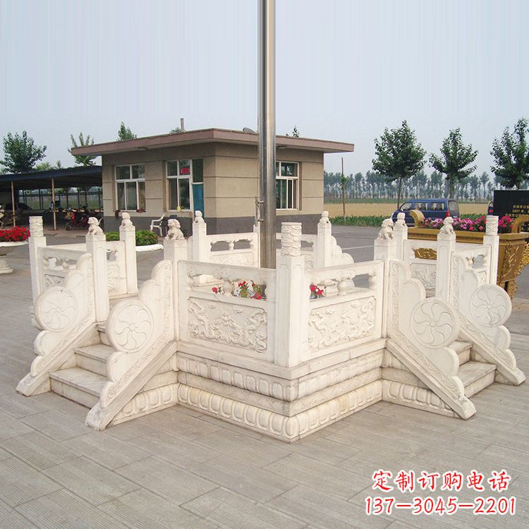 大连学校校园芝麻白广场升旗台