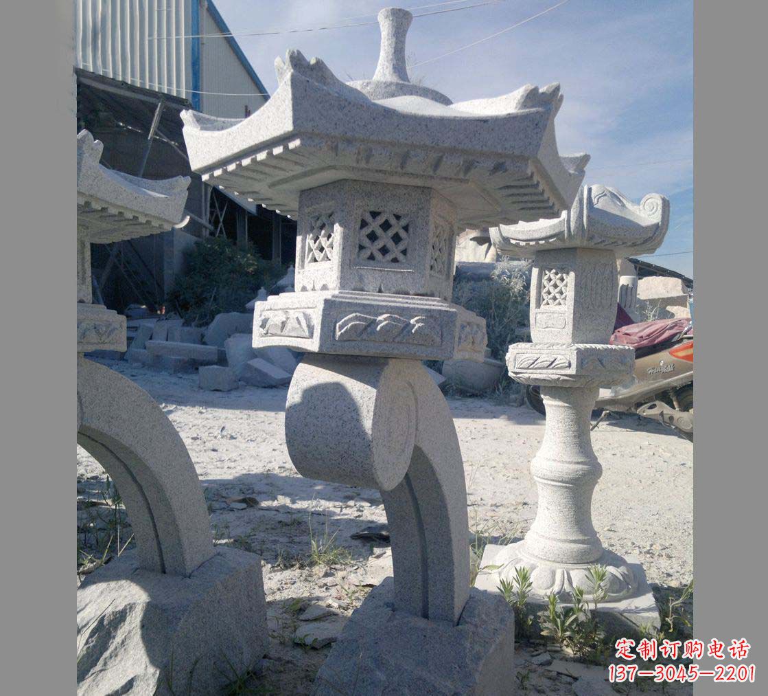 大连园林景观草坪石灯雕塑