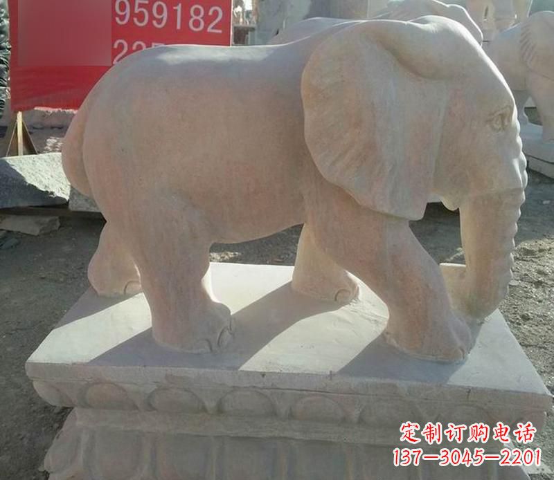 大连园林晚霞红大象雕塑