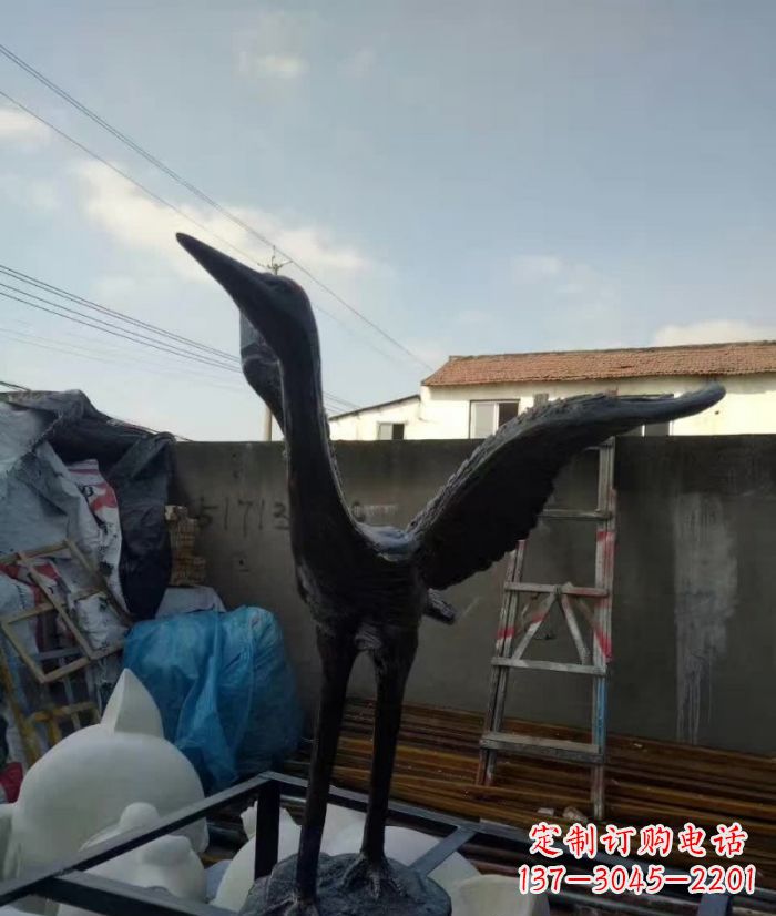 大连展翅仙鹤铜雕 (2)