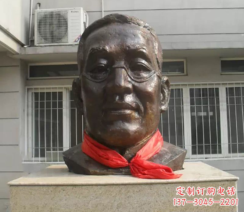 大连张伯岑校园名人头像铜雕