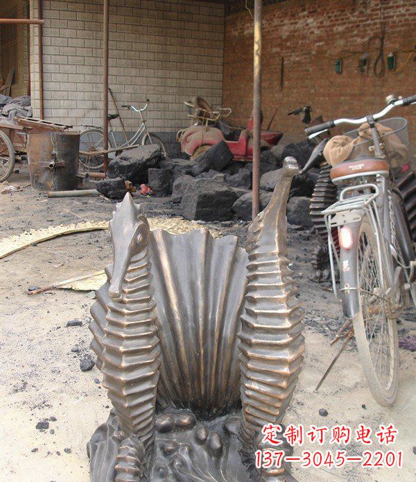 大连铸铜海马小区动物铜雕