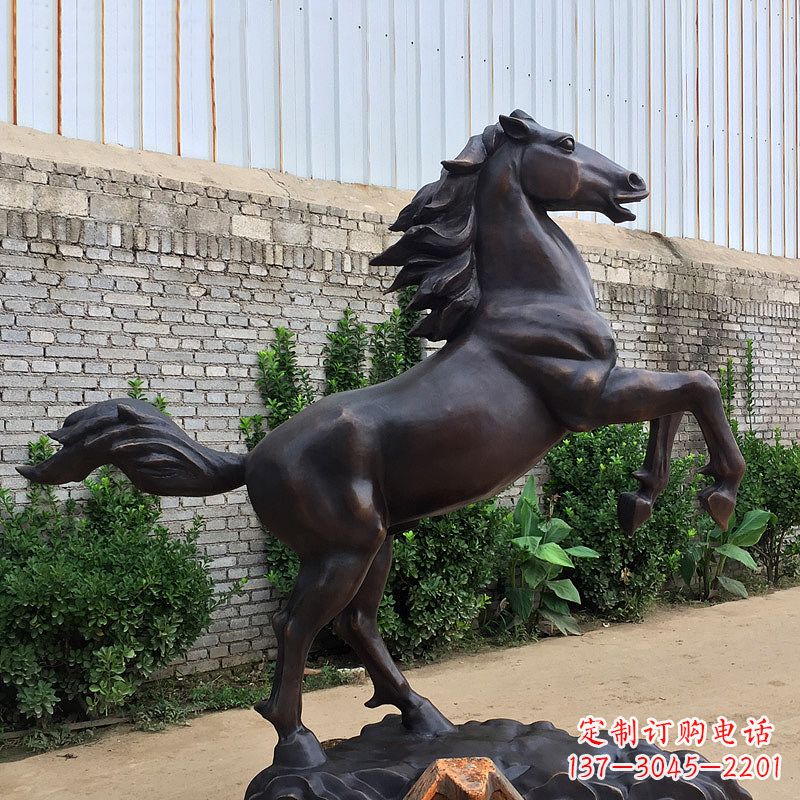 大连铸铜马儿雕塑