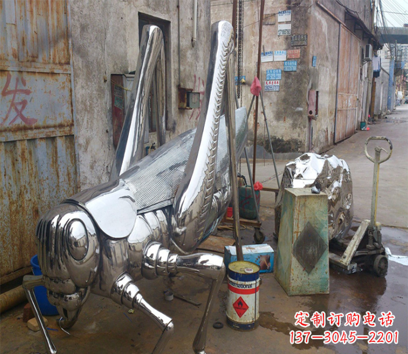 大连不锈钢蚂蚱雕塑