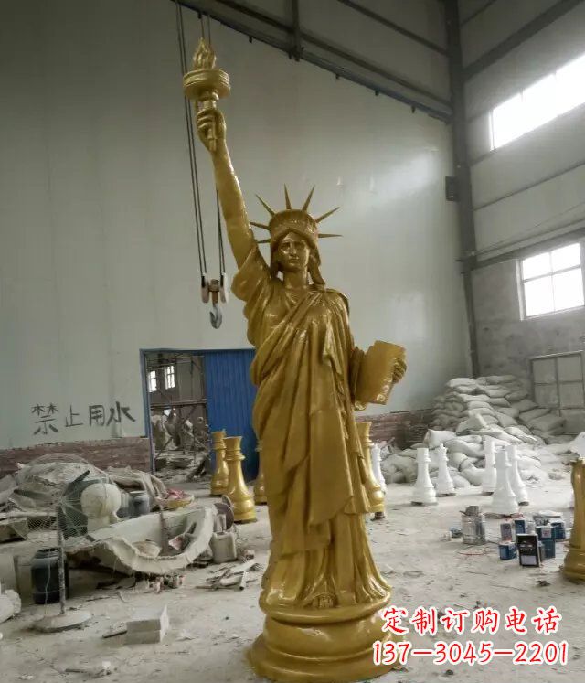 大连自由女神玻璃钢仿铜人物雕塑