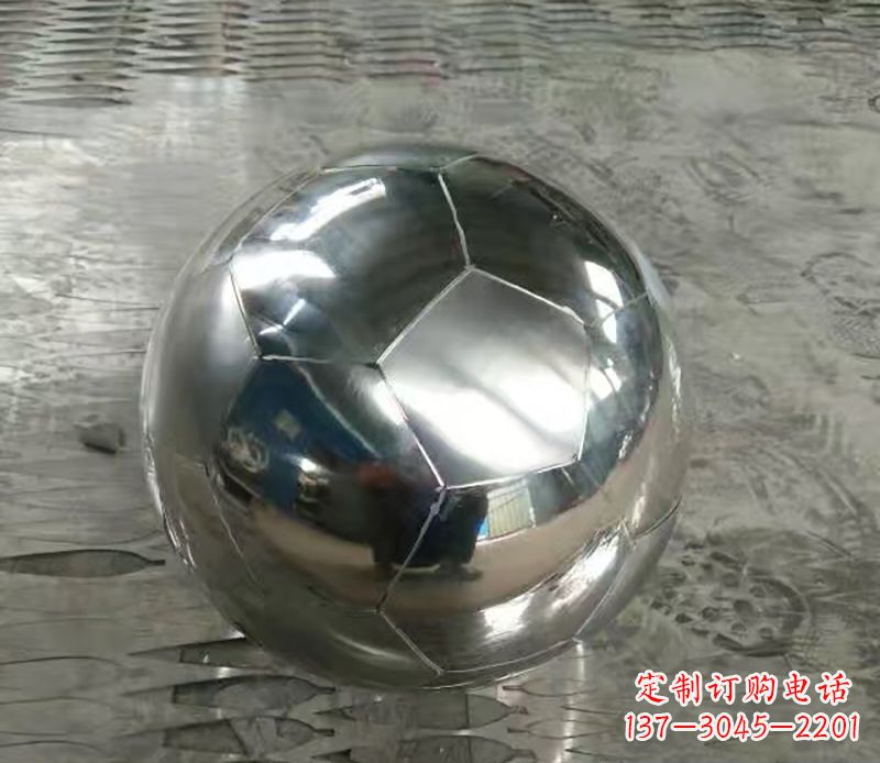 大连足球不锈钢体育器材雕塑